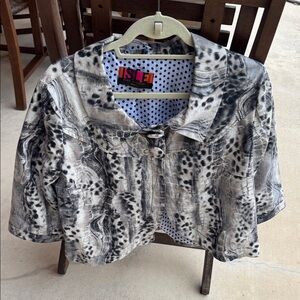 ISLE Women's Black and Gray Jacket